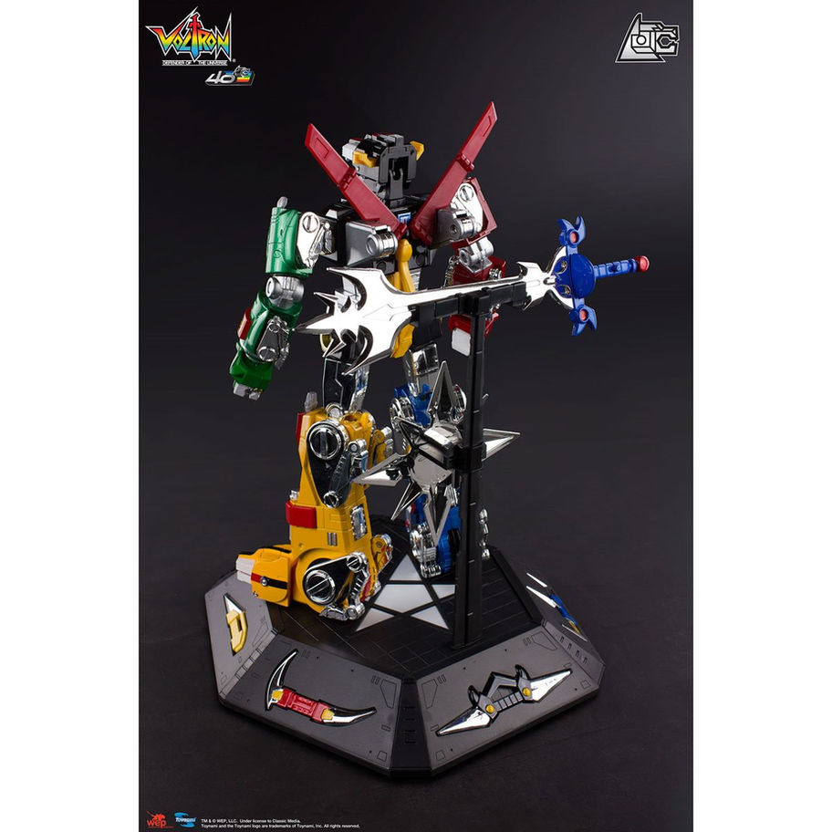 TOYNAMI Voltron 40th Anniversary Collector Set with Light-Up Sound Base