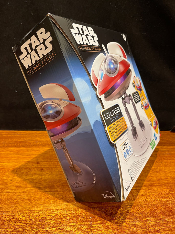 STAR WARS: The Mandalorian KRRSANTAN action figure box