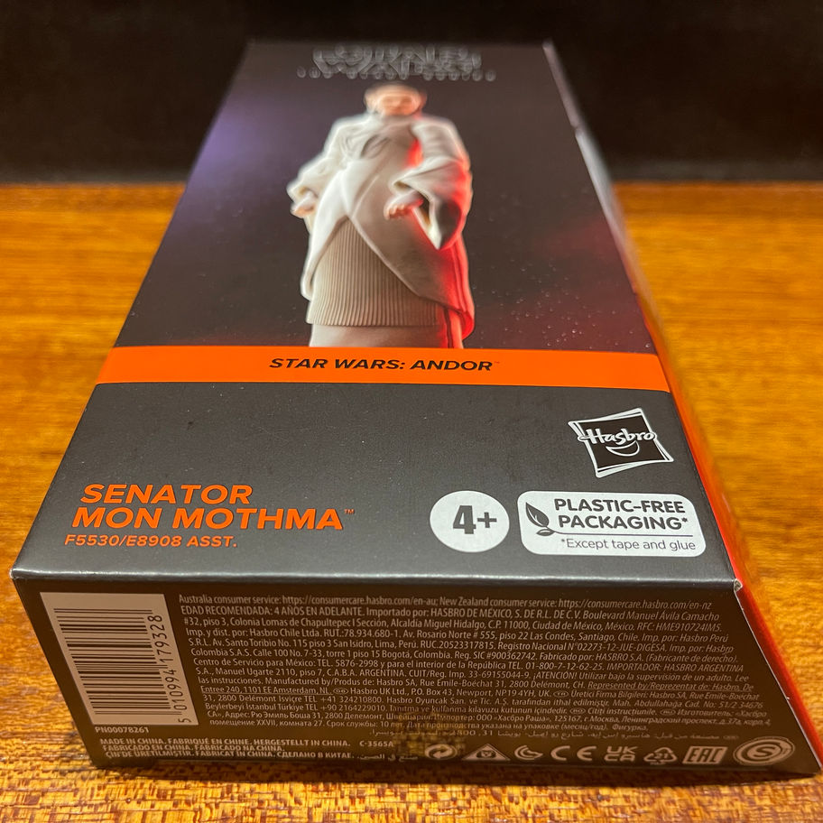 Senator Mon Mothma Star Wars action figure box