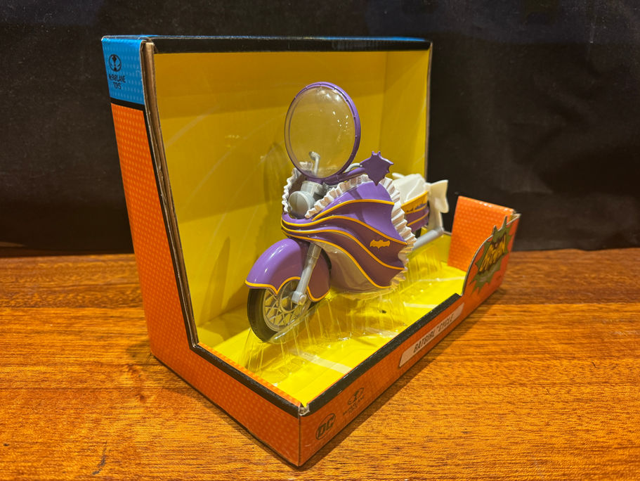 McFarlane Toys RETRO BATGIRL CYCLE Batman Classic TV Series
