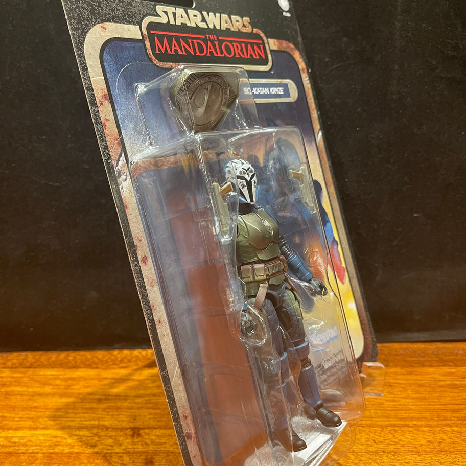 STAR WARS Mandalorian action figure in package