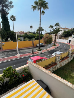 Näkymä kakkoskerroksen parvekkeelta