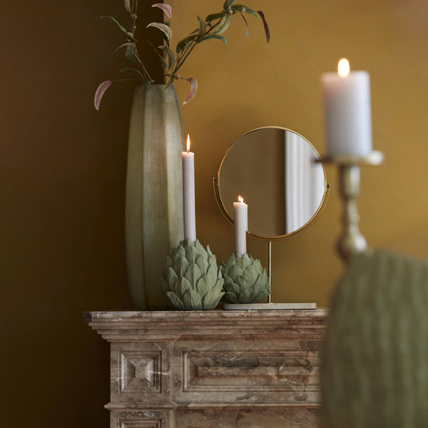 Vase aus olivgrünem Glas