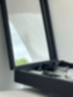 Mugler-PRBox-spiegel.jpg