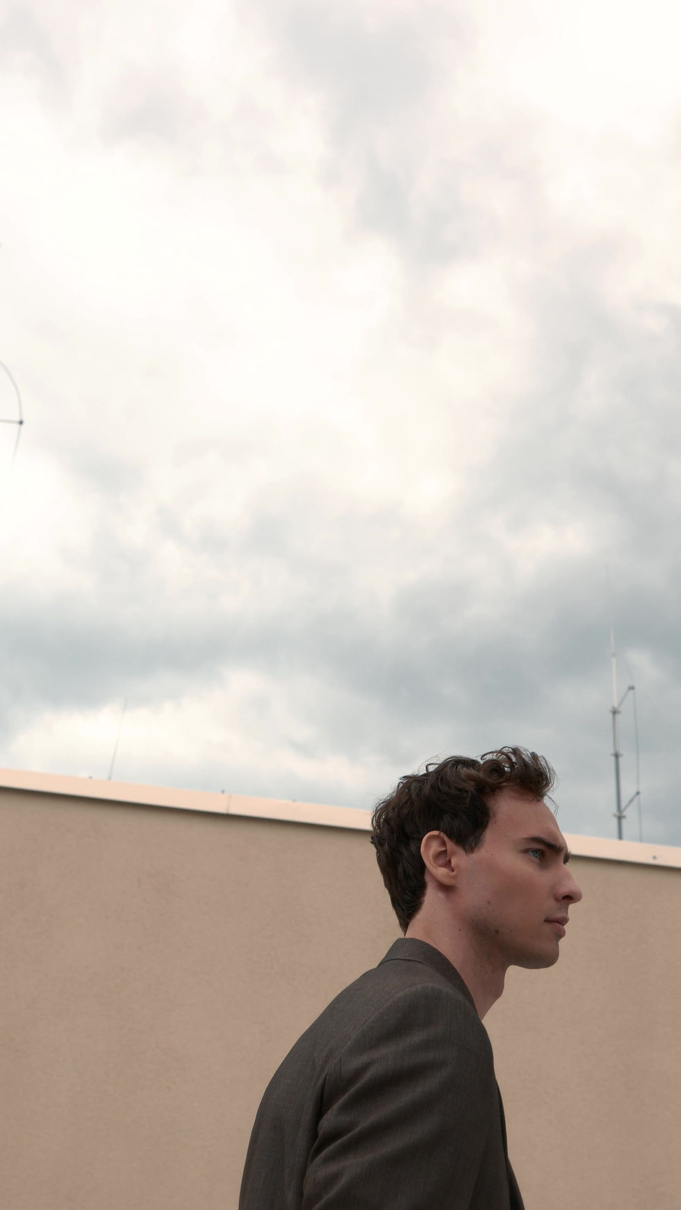 Прев'ю: Костюм класичний двобортний коричневого кольору