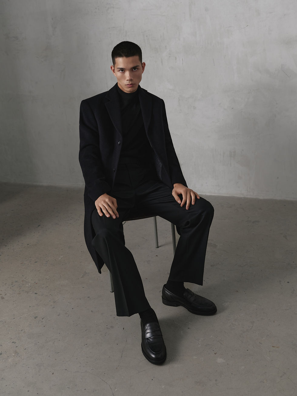 Прев'ю: Пальто чорного кольору