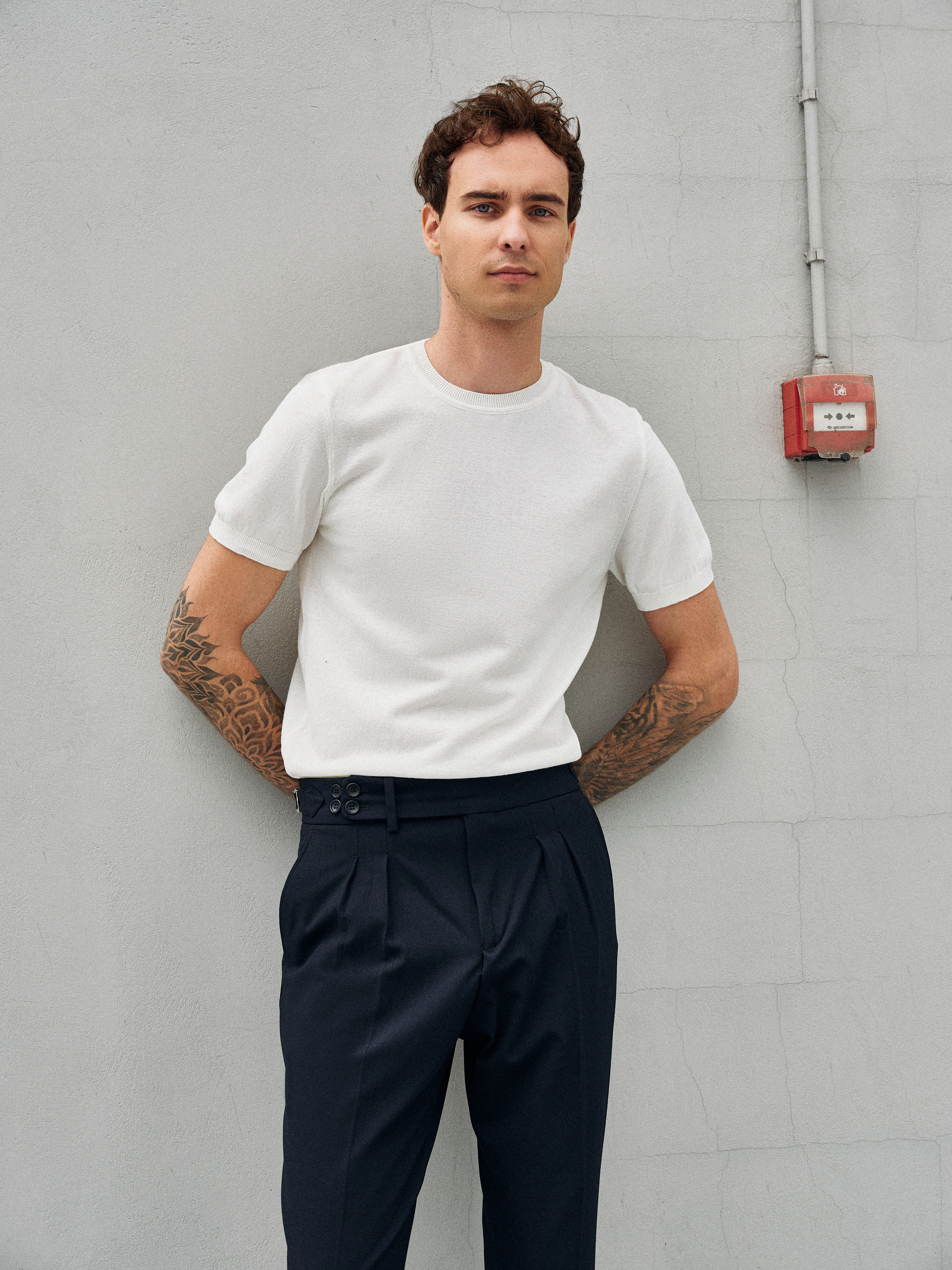 Біла футболка