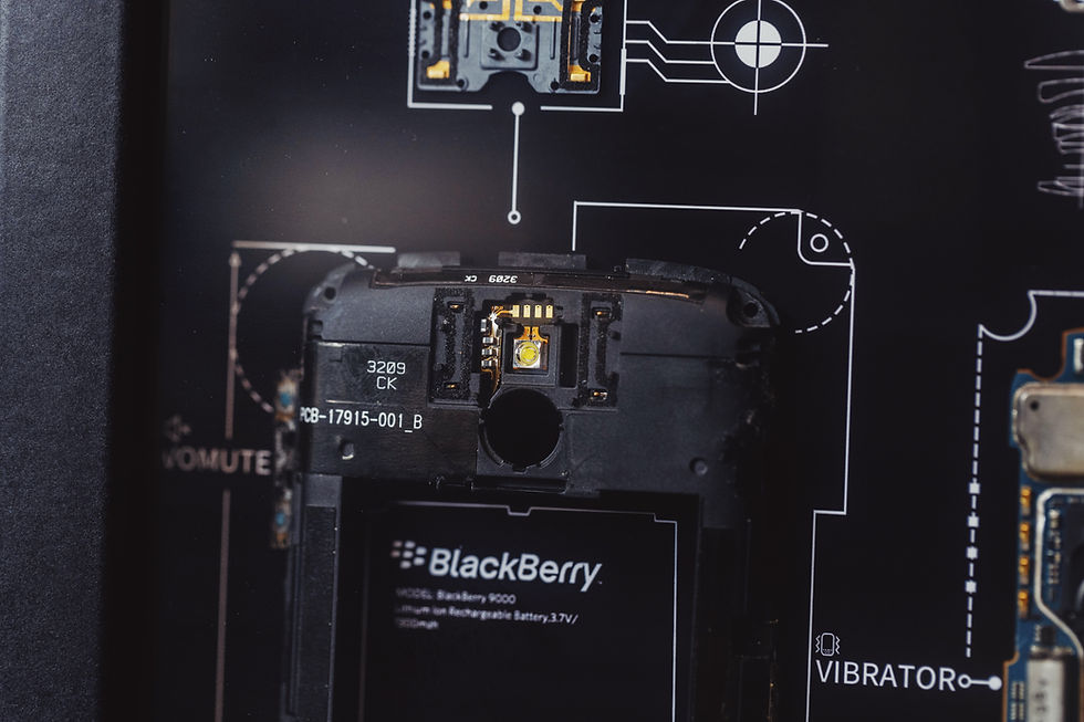 Miniature : Disassembled Blackberry Bold 9000 Frame Art