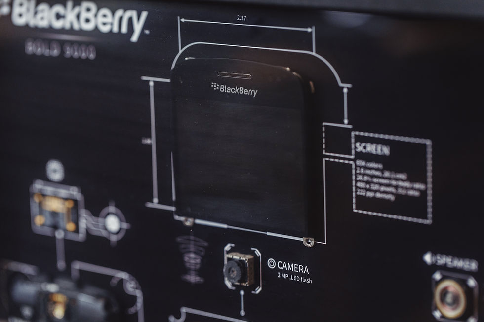 Miniature : Disassembled Blackberry Bold 9000 Frame Art