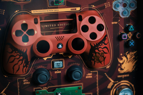PlayStation4 - PS4本体＋コントローラー＋MHW一本 島風デコver. Disassembled Sony Controller PS4 MONSTER HUNTER WORLD Frame