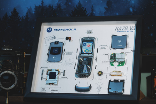 Disassembled Motorola RAZR V3 Frame Art | FunBoxDesign
