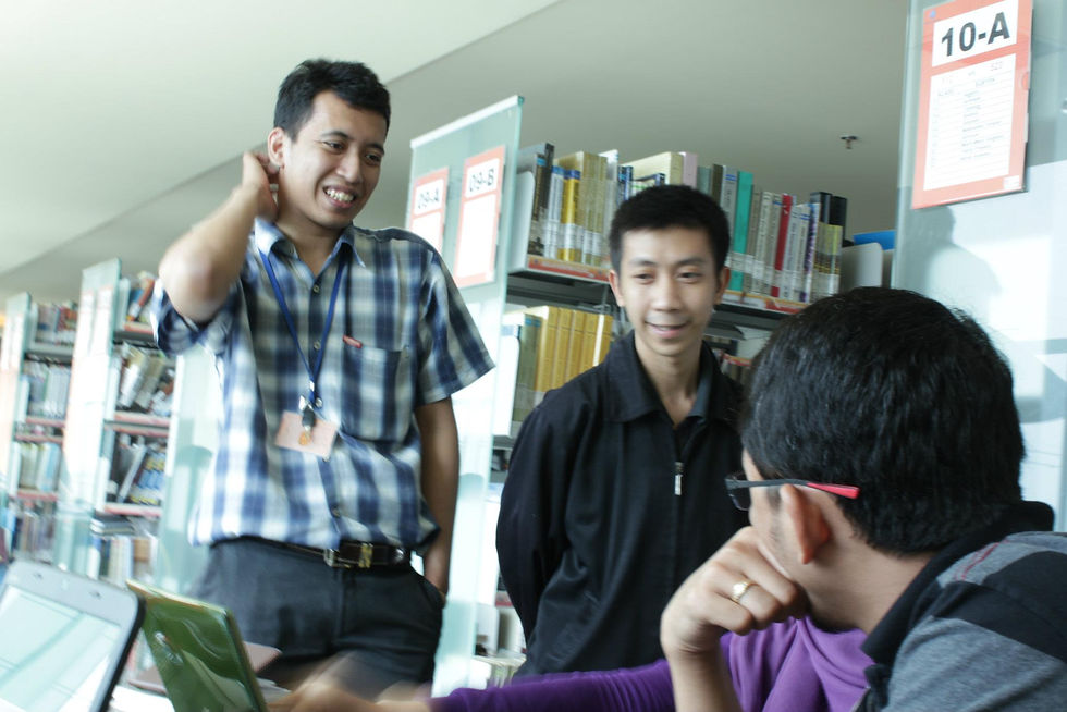 DISKUSI DI LANTAI 4 PERPUSTAKAAN UMB