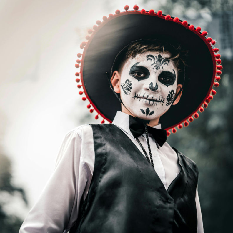 Artkive knows how important art is to cultural appreciation. Which is why we want to offer kids' arts and crafts ideas to help kids appreciate Dia de los Muertos.