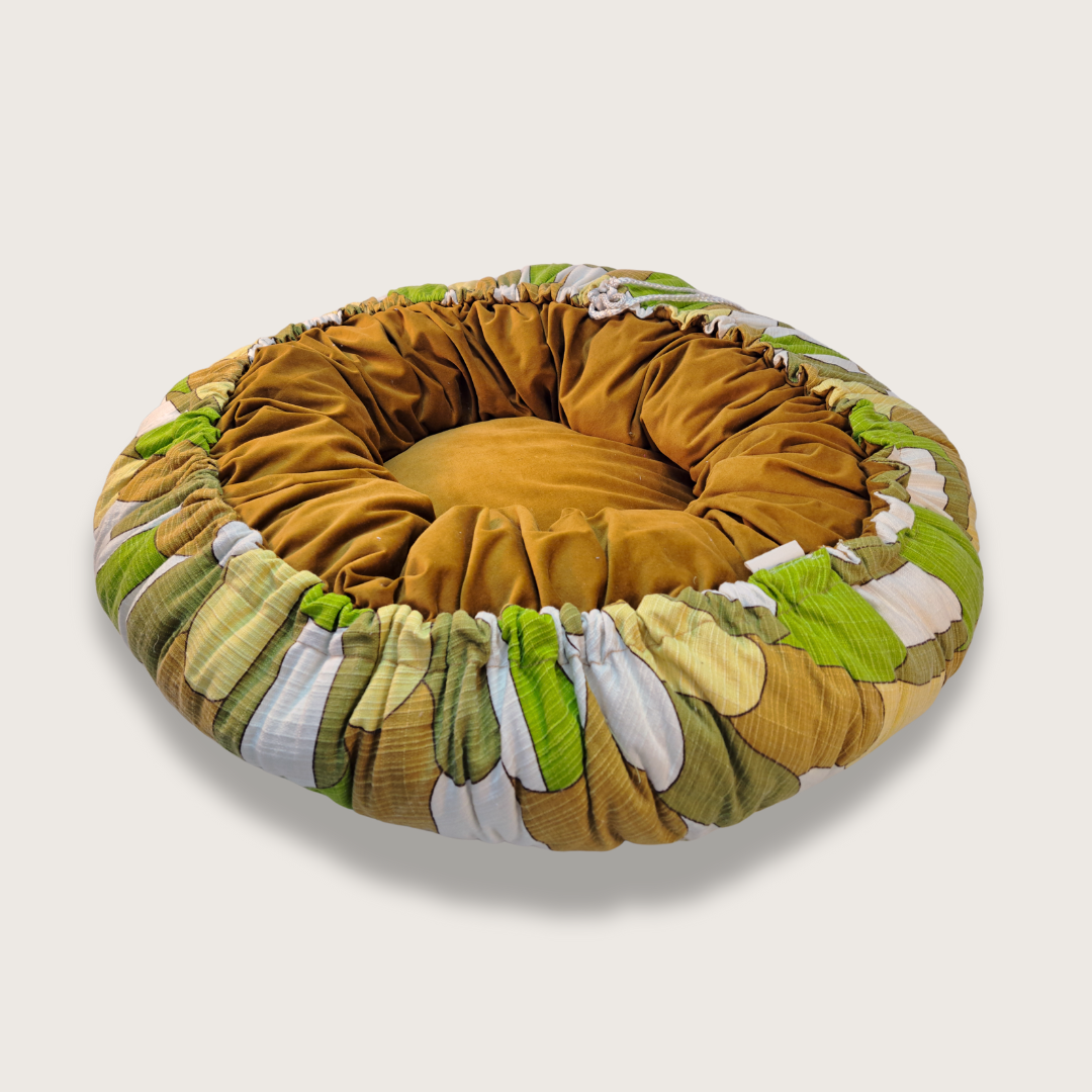 Panier pour animaux rond brun, vert et blanc – Pièce unique et recyclée