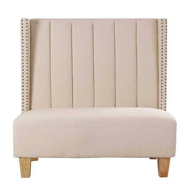 Cadeirão_com_tachas_e_frisos