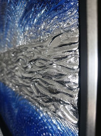 Détail peinture 3d sensorielle bleu et feuille d'argent série Empreintes - Veronique Bauquel - Art plastique interactif