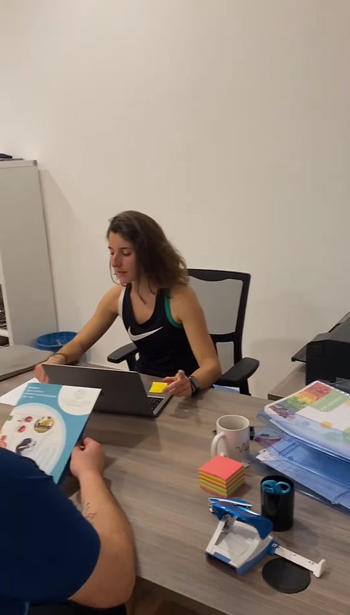 diététicienne en consultation avec un patient