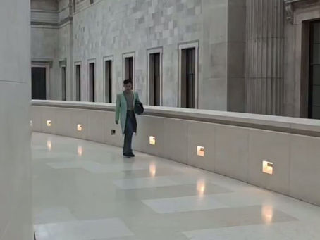 ลูกกอล์ฟ โต้ข่าวปิด British Museum ถ่ายคลิป #Walkวนไป ฉลองเพลง Bad Angel ของน้องลิซ่า 