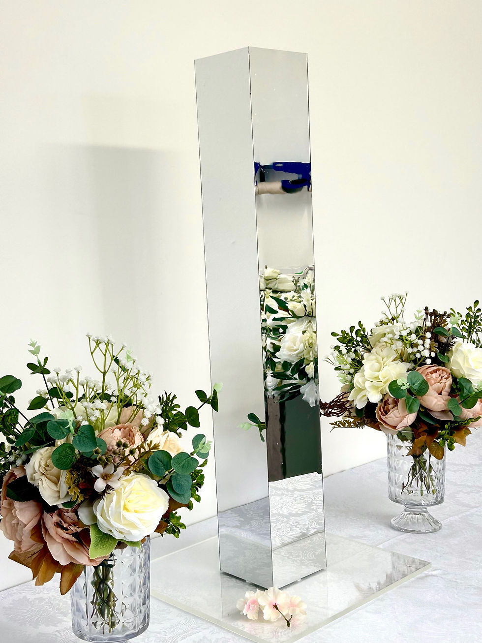 Thumbnail: Silver Acrylic Pillar Centrepiece