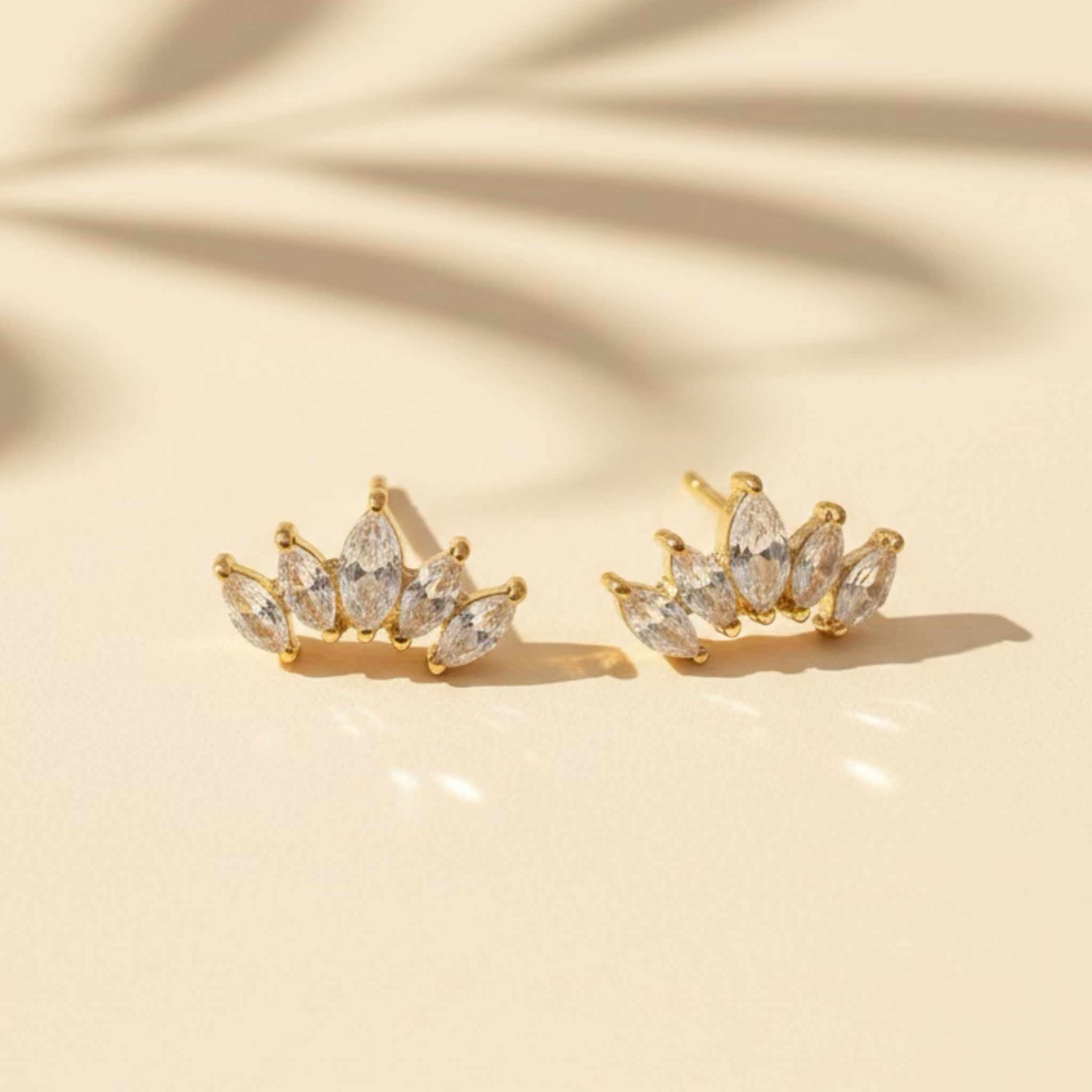 Elle– Χρυσά Ατσάλινα Σκουλαρίκια