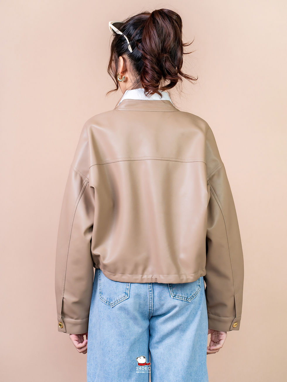 ภาพขนาดย่อ: เช่าเสื้อแจ็คเก็ต หญิง รุ่น BUTTERCUP