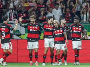 Em noite de golaços, Rubro-Negro faz 2 a 1 e vai às quartas de final