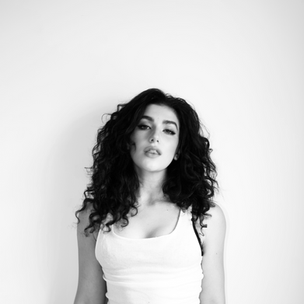 Caroline Romano’s “Pretty Boys”: A Heartfelt Anthem for the Modern Heartbreak