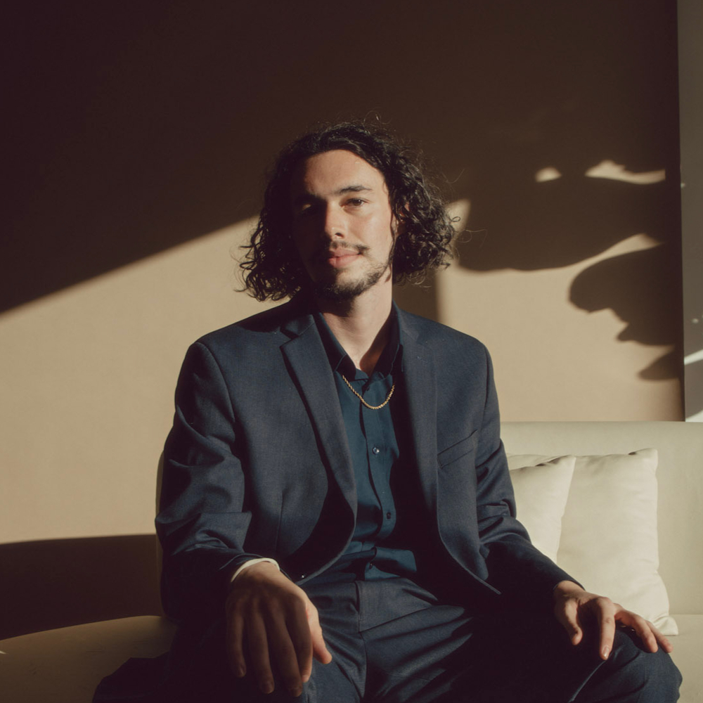 Auswan Brings Timeless Groove and Magnetic Vocals to “Something To Live For”