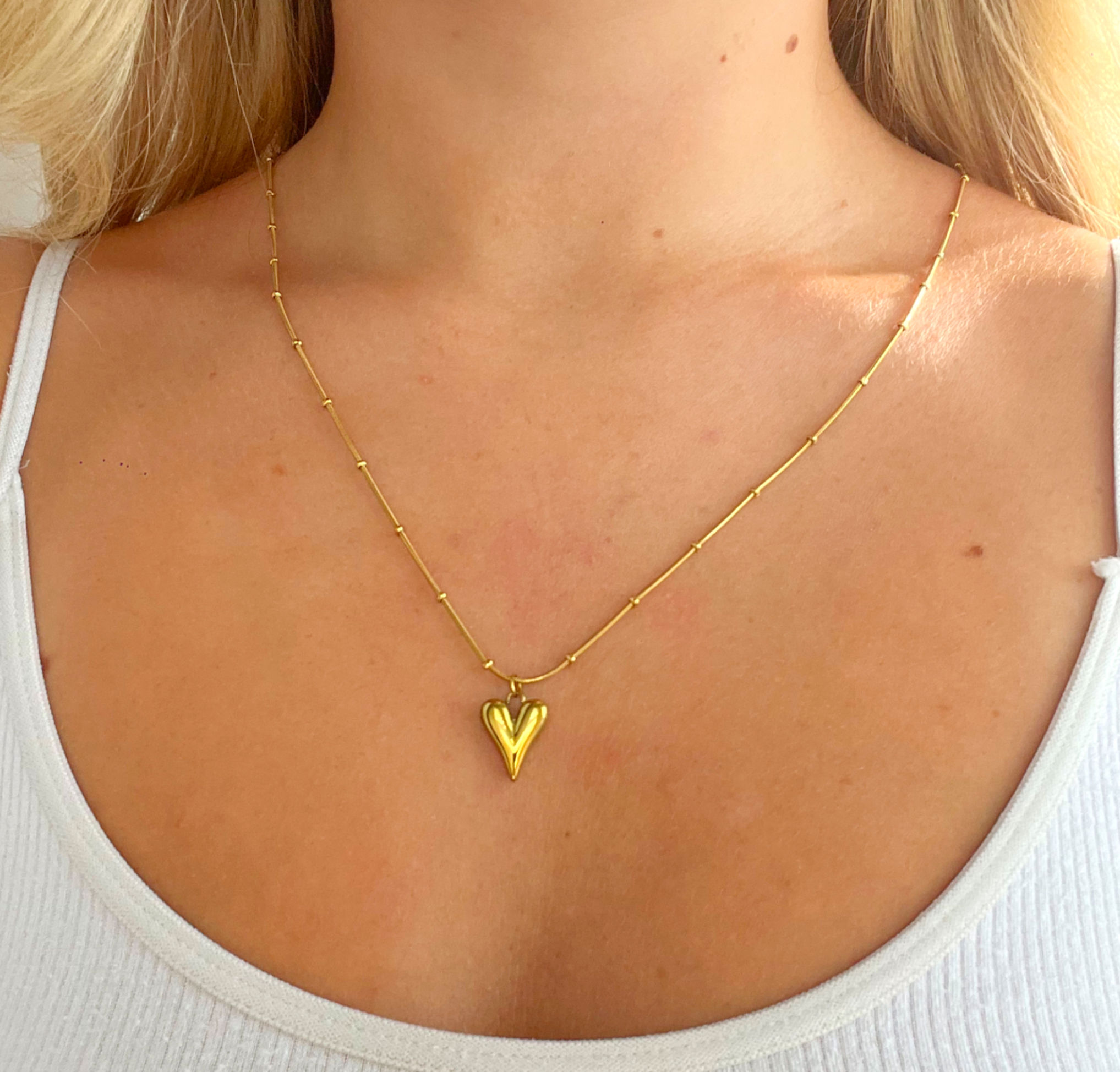 Aurelia gold heart necklace