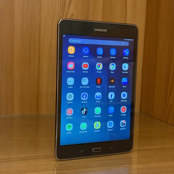 Frontal view of 16gb of Android Samsung GalaxyTab
