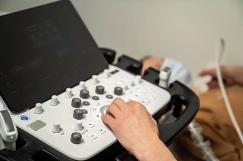 Obsługa wysokiej jakości ultrasonografu Samsung V7 w placówce medycznej Progamed Kraków