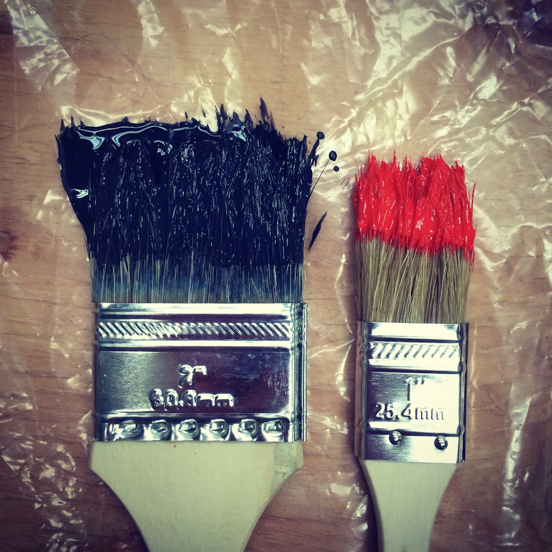 Decoding the Splashes: Understanding the Difference Between Oil and Water-Based Paints
