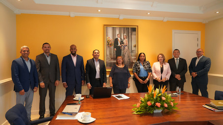 E areanan cu a wordo cubri ta Enseñansa, Cultura y Religion, A PONE ENFASIS RIBA ENSEÑANSA