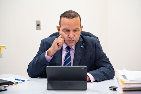 Parlamentario Endy Croes: MIKE EMAN A CORE BANDONA SALA PA NO SCUCHA SU DESASTER