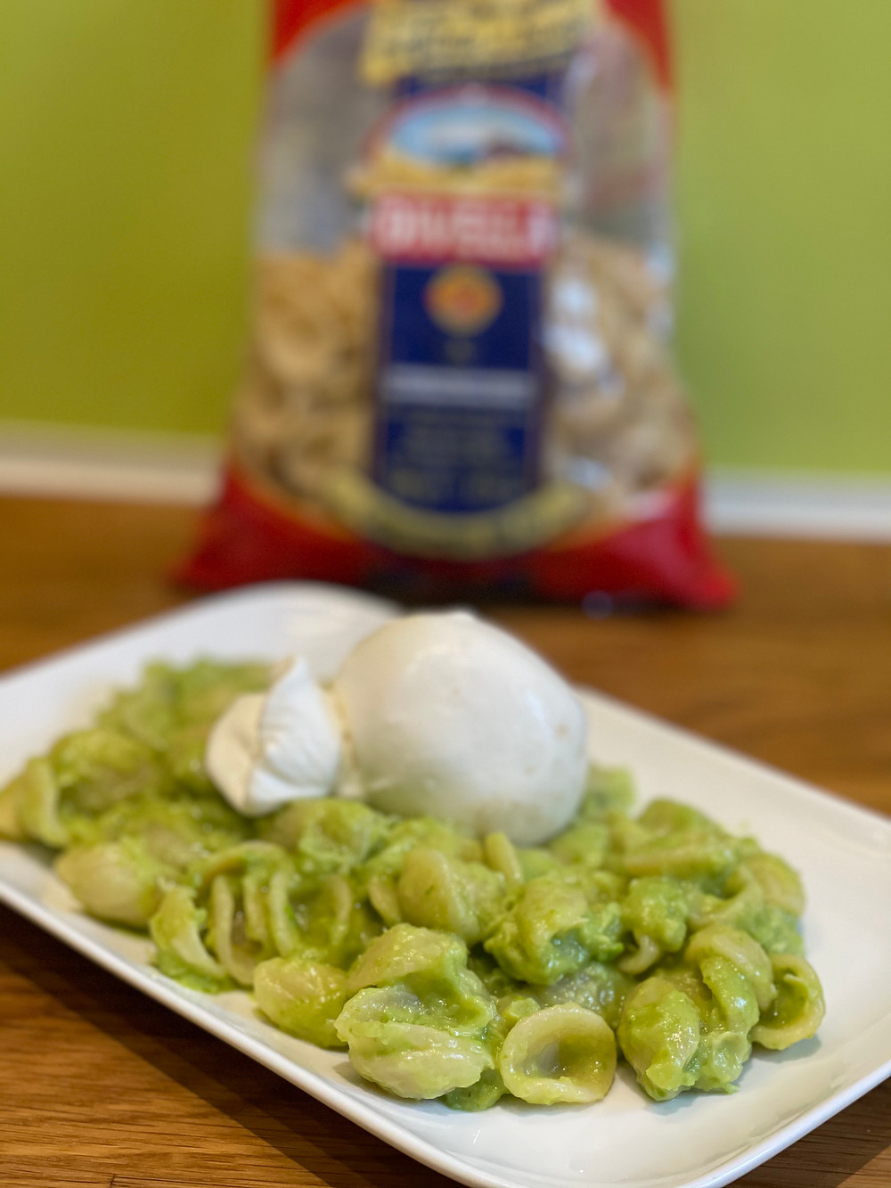 Orecchiette, fèves, parmesan, burratina
