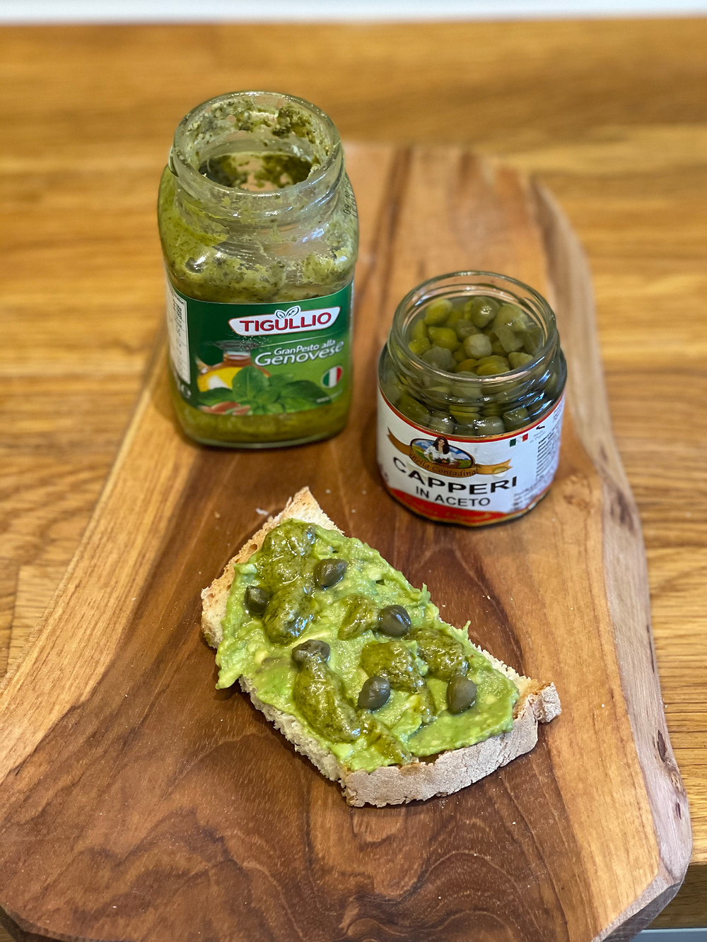 Bruschetta de guacamole au pesto et câpres by Agridistribution