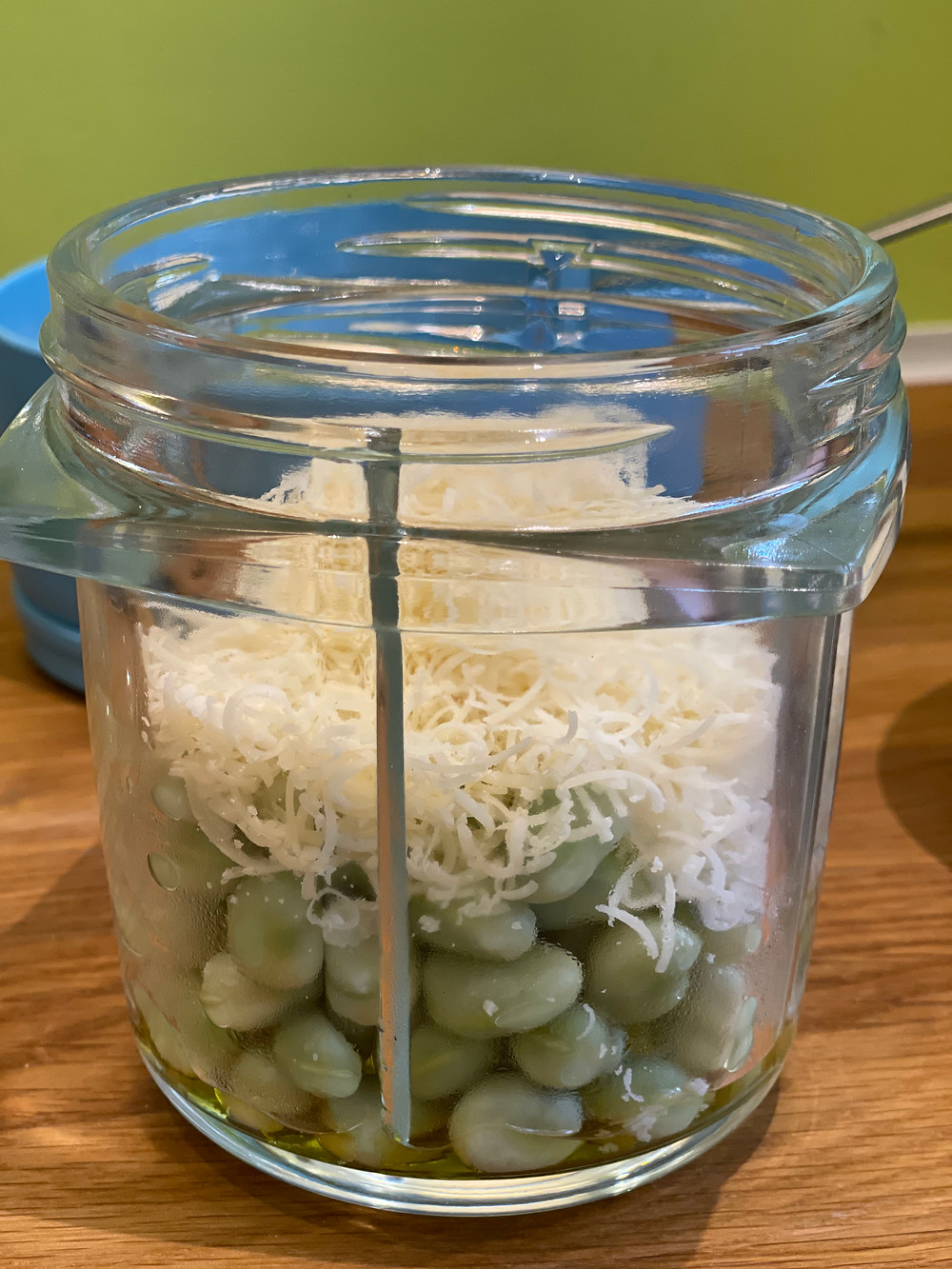 fève, parmesan padano, huile d'olive, blender