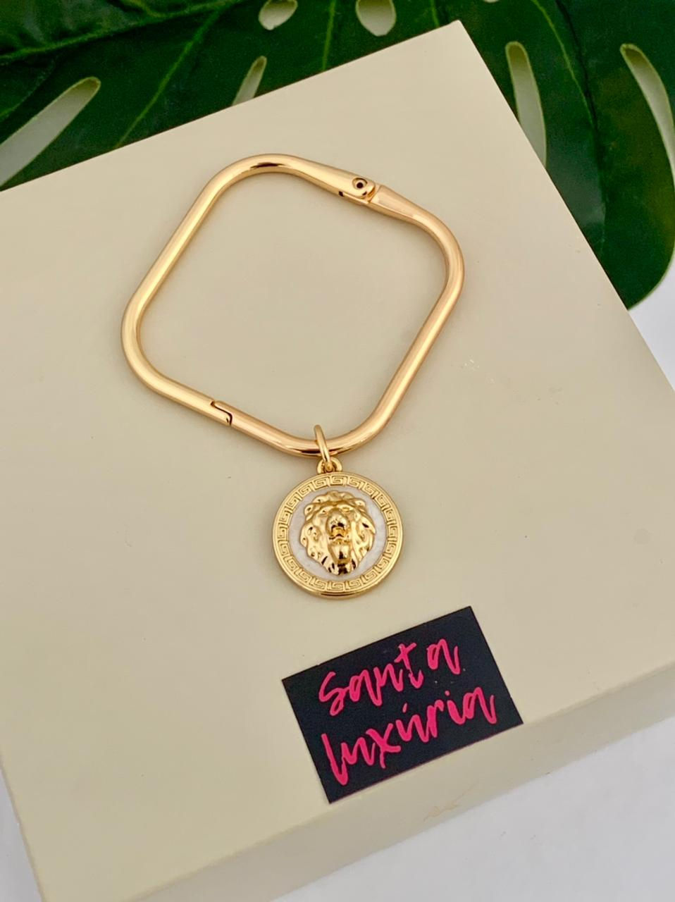 Bracelete quadrado com Medalha Leão madrepérola