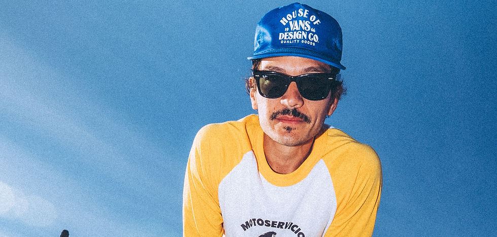 CALONCHO CONVIERTE EL TIEMPO EN HOGAR CON "VIVO EN EL TIEMPO", SU DISCO MÁS LUMINOSO