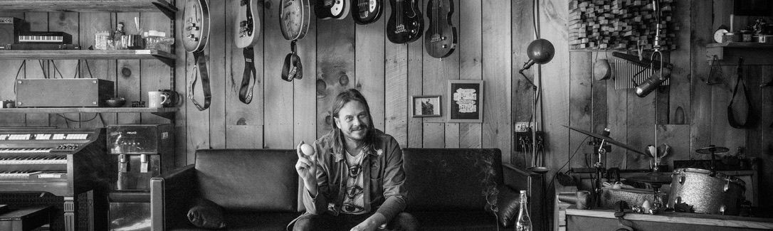 MARCO BENEVENTO PRESENTA "QUATTRO PASSI", UNA DELICADA COLABORACIÓN CON CHIARA CIVELLO