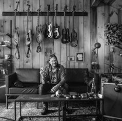 MARCO BENEVENTO PRESENTA "QUATTRO PASSI", UNA DELICADA COLABORACIÓN CON CHIARA CIVELLO