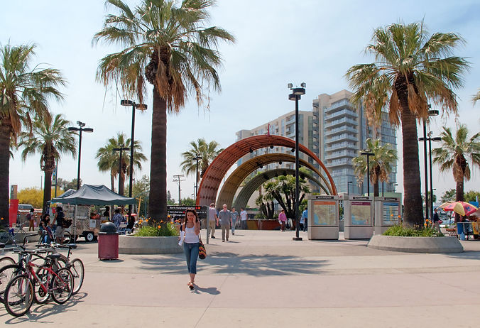 North_Hollywood_station_LA_Metro.jpg