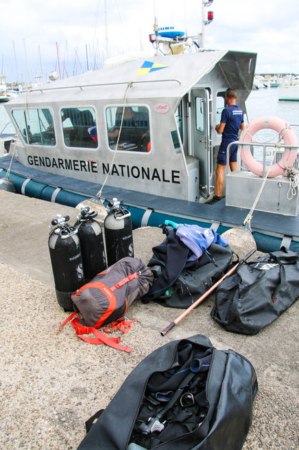 Décembre 2016. Un pêcheur qui se noie à Saint-Leu, des recherches pour tenter de trouver un disparu à Petite-Ile, la montée des eaux à Sainte-Suzanne, la brigade nautique de la gendarmerie de La Réunion a eu du pain sur la planche pendant ce week-end du 3 et 4 décembre 2016. Sur le département français, caillou au milieu de l’océan indien, les interventions sont monnaie courante. © Véronique Tournier
