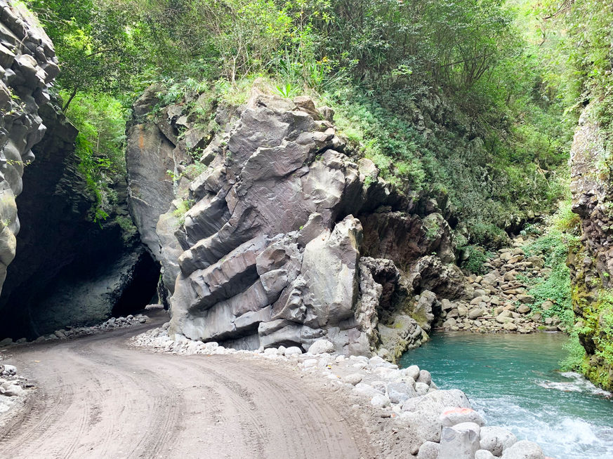 La Réunion : interview de la secrétaire d'État en charge de la biodiversité, Bérangère Abba 
Visite ministérielle, La Réunion, août 2020. Après leur balade dans la forêt des Makes à Saint-Louis et sur la plage de L'Etang-Salé, la secrétaire d'État en charge de la biodiversité, Bérangère Abba et le ministre des Outre-mer, Sébastien Lecornu ont annoncé la création de l'agence régionale de la biodiversité. Après sa première jour- née à La Réunion, la secrétaire d'État en charge de la biodiversité, Bérangère Abba confie en aparté des différentes séquences du jour sa volonté de défendre ce qui a valu à La Réunion son inscription sur la liste du patrimoine mondial par l'UNESCO : une biodiversité exemplaire. Les douze territoires d’Outre-mer recèlent 10% de la biodiversité mondiale, soit également 80% de la richesse biologique du pays.
Après deux jours à La Réunion, la secrétaire d'État en charge de la biodiversité dresse un bilan positif des actions engagées sur l'île. Pour Bérangère Abba, sa visite a été "intense et magique ».
Le JIR - Le Journal de l'ile de La Réunion - Edition 21 août 2020 - «Réconcilier l’activité humaine et La Nature» - Politique - secrétaire d'État en charge de la biodiversité - Bérangère Abba - La Réunion - © Véronique Tournier
