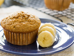 Muffins integrales de avena y guineo