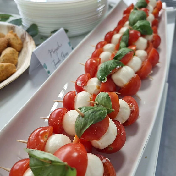 Espetinhos Caprese