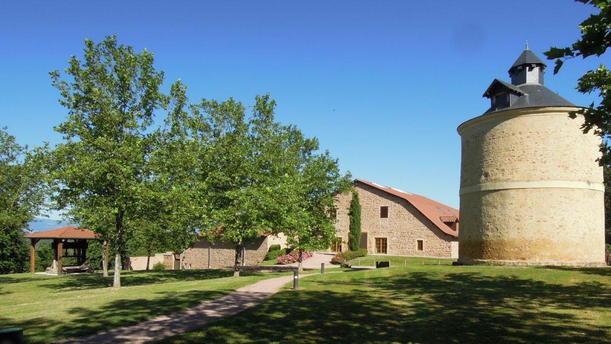 La Grange de la Chamary à Saint-Vincent-de-Boisset, lieu de réception