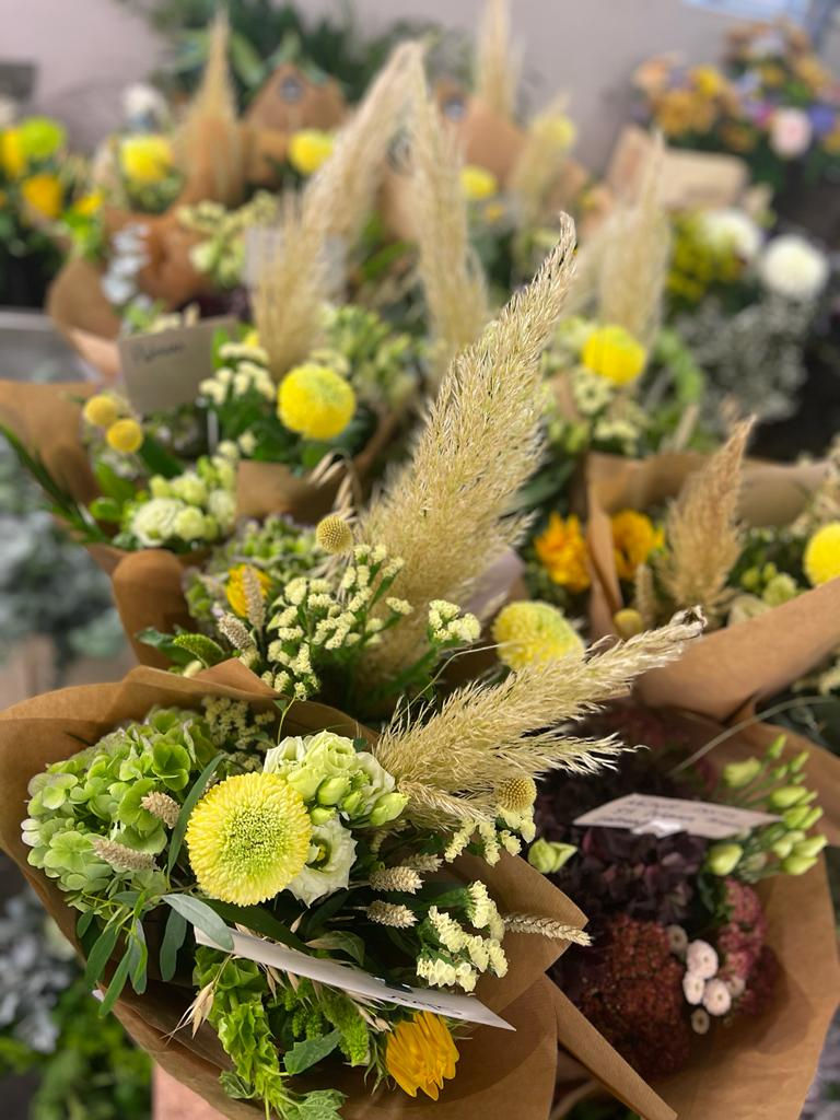 Thumbnail: Platinum subscription £30 bouquet