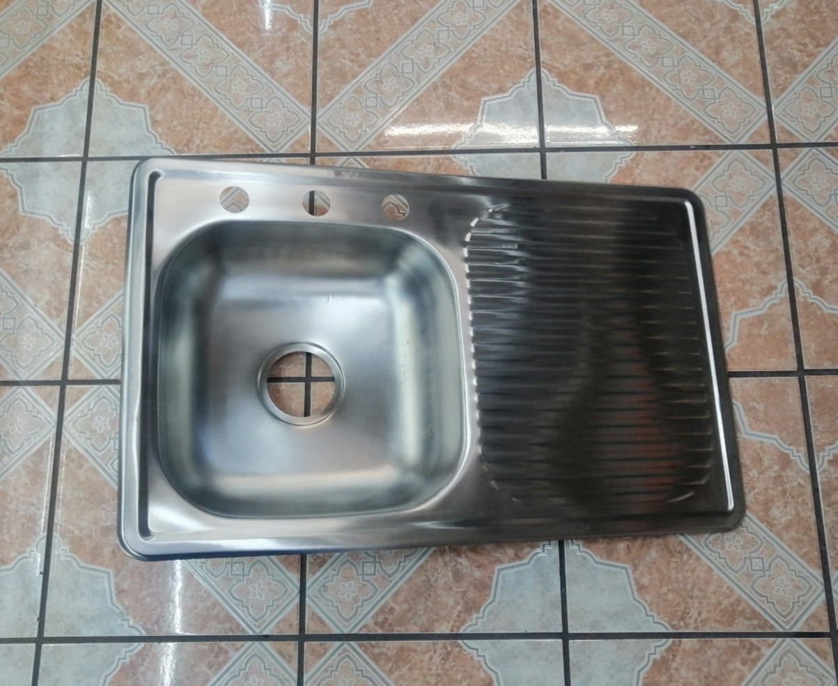 Tarja derecha o izquierda 78x48x15.25 cm Incluye Accesorios