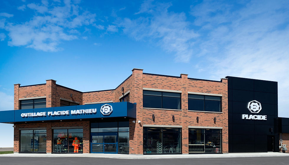 Façade du commerce Outillage Placide Mathieu, projet réalisé par Construction Brault.